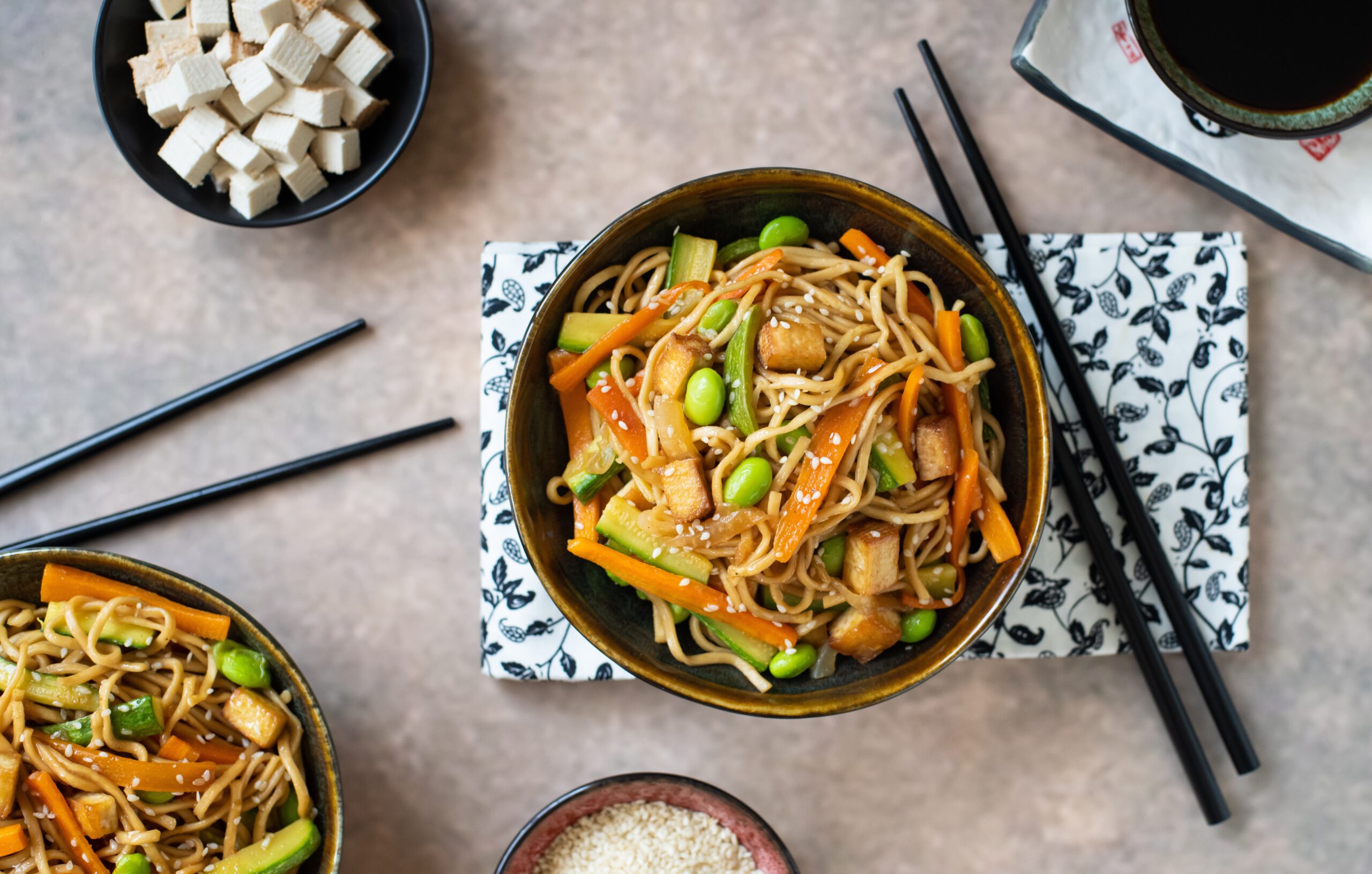 Noodles con Verdure, Tofu e Salsa di Soia